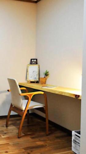 a desk with a chair and a clock on it at 大人スイート 那須高原 結 cottage in Nasu