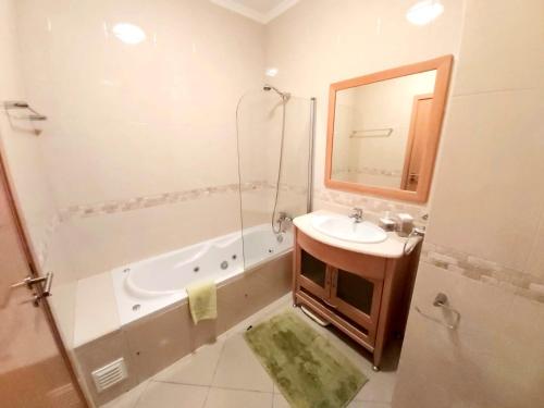 Sunny Apartment with sea view in Albufeira