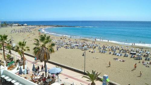 New fabulous 2-bedroom apartment right on the beach of Los Crstianos