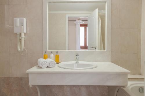 Koupelna v ubytování Epavlis Hotel & Spa