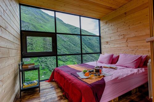 Nespecifikovaný výhled na hory nebo výhled na hory při pohledu z hotelu