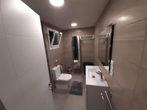 Kúpeľňa v ubytovaní Modern huge appartement, just 100 m from the beach