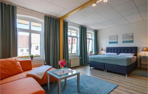 Llit o llits en una habitació de Nice Apartment In Schwaan With Kitchen