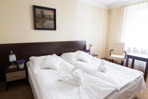 Ένα ή περισσότερα κρεβάτια σε δωμάτιο στο Hotel Gwarek