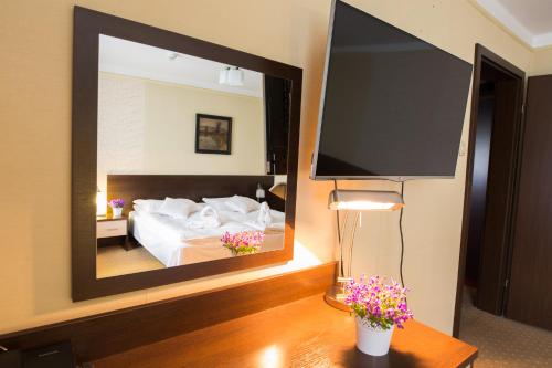 Ένα ή περισσότερα κρεβάτια σε δωμάτιο στο Hotel Gwarek
