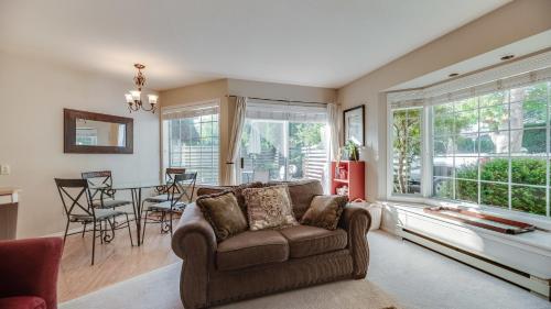 Kaylas Beach House Min 30 Days Low Season 2 Days High Season Oak Bay Updated 22 Prices