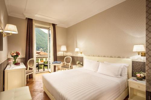 a hotel room with a bed and a balcony at Grand Hotel Imperiale Resort & SPA in Moltrasio