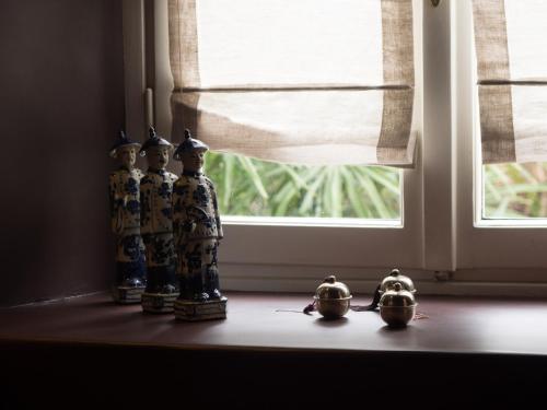 a group of figurines sitting on a window sill at Palazzo Albricci Peregrini in Como