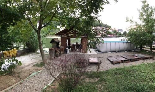 a group of picnic tables and a pavilion in a park at CARAVANAS in Orşova