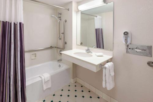 Gallery image of La Quinta Inn by Wyndham Farmington in Farmington