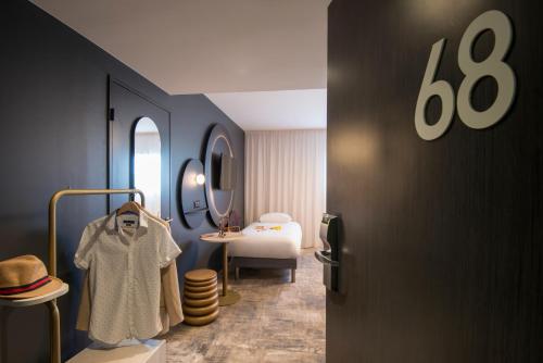 Cama o camas de una habitación en ibis Styles Pertuis Portes du Luberon