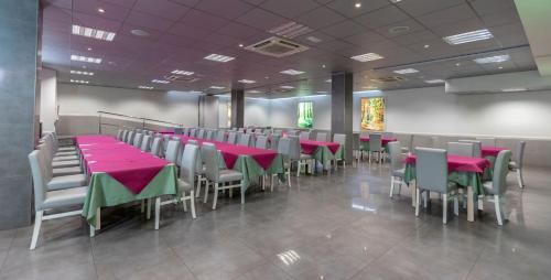 a dining room with red and green tables and chairs at Manolo in Cartagena