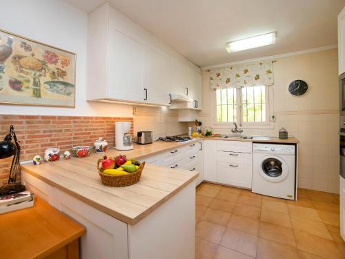 Holiday Home Vega by Interhome