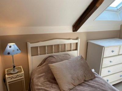 Ένα ή περισσότερα κρεβάτια σε δωμάτιο στο Les gites du buisson
