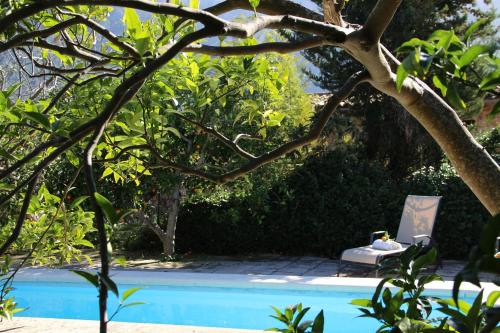 Kolam renang di atau dekat dengan Villa Ideal