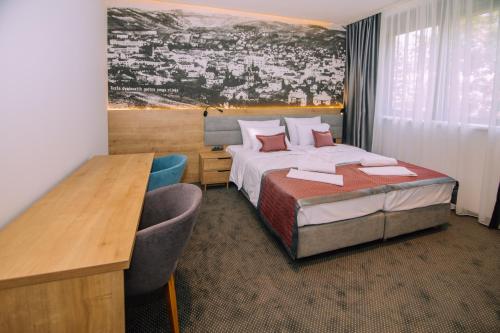 En eller flere senge i et værelse på Hotel Salis