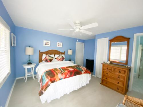 a bedroom with a bed and a ceiling fan at Authors Key West Guesthouse in Key West