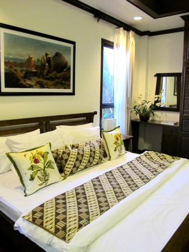 Ένα ή περισσότερα κρεβάτια σε δωμάτιο στο 6 Bedroom Seaview Villa with Pool