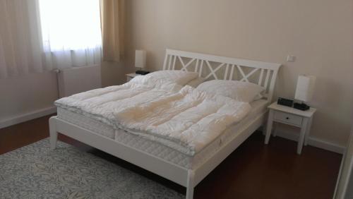 Ένα ή περισσότερα κρεβάτια σε δωμάτιο στο Haus am See