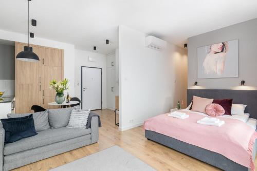 Sławińska 6 with Balcony by Noclegi Renters