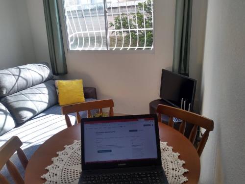 Μια τηλεόραση ή/και κέντρο ψυχαγωγίας στο Apt Campo Grande/Res. Árvores4-Prox. Park Shopping