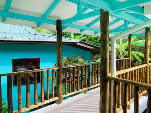 Balkón nebo terasa v ubytování O'Soleil Chalets Self Catering