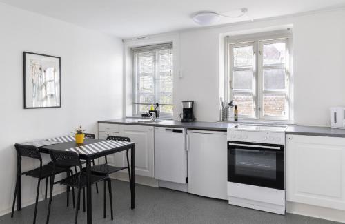 Кухня или мини-кухня в aday - Apartment suite 2 Aalborg Center
