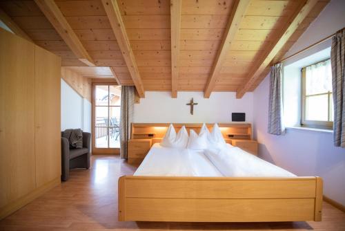 Ліжко або ліжка в номері Göllerhof