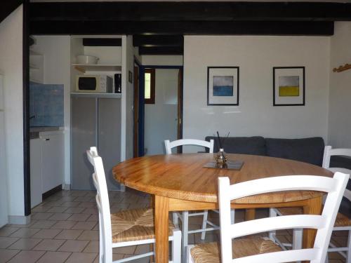 Kuchyň nebo kuchyňský kout v ubytování Chalets "les gentianes"
