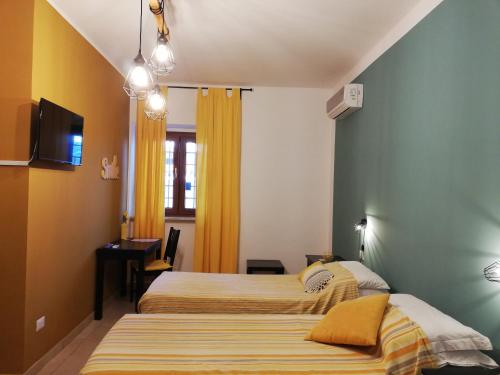Ένα ή περισσότερα κρεβάτια σε δωμάτιο στο The Yellow House