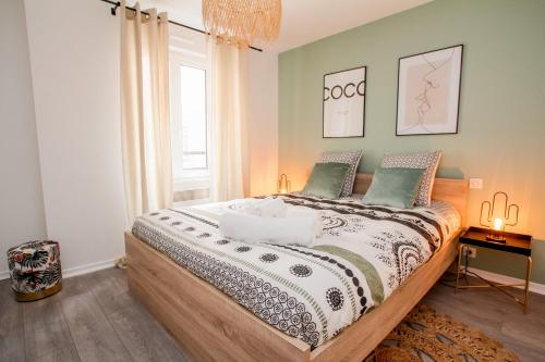 Ένα ή περισσότερα κρεβάτια σε δωμάτιο στο Le Nid Cosy - En plein coeur de Sélestat