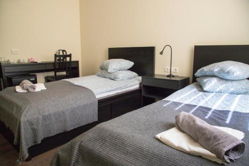 Ένα ή περισσότερα κρεβάτια σε δωμάτιο στο Hotel Akmenė