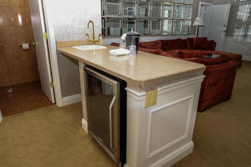 a kitchen with an island in the middle of a living room at The Grand Resort in Howland Corners