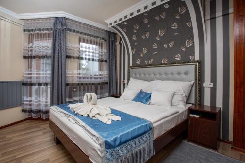 Postel nebo postele na pokoji v ubytování Illés Hotel