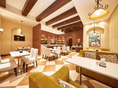 Ресторан / й інші заклади харчування у Jinjiang Inn Select Shanghai Hongqiao Hub Jiangqiao Wanda Plaza