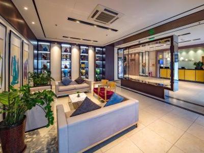 a living room with a white couch in a building at Jinjiang Inn Select Zibo Boshan Passenger Station Branch in Zibo