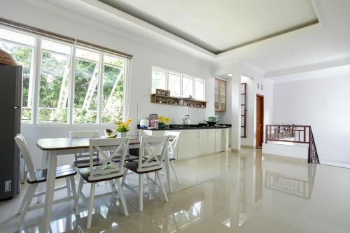 Η κουζίνα ή μικρή κουζίνα στο Banua Raya Homestay