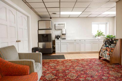 a room with a kitchen with a couch and a table at Bedford Motel in Bedford