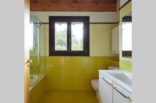Kylpyhuone majoituspaikassa Casa rural a 10 minutos de San Sebastian