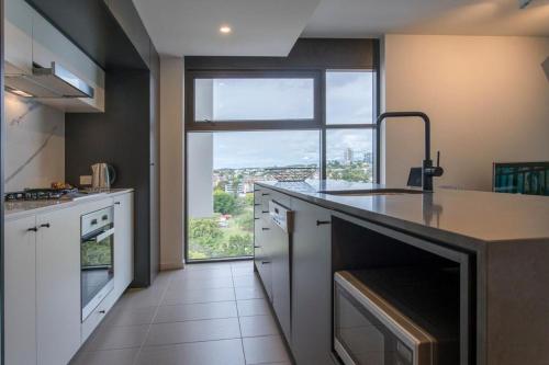 A kitchen or kitchenette at AirTrip Apartments on Cordelia Street