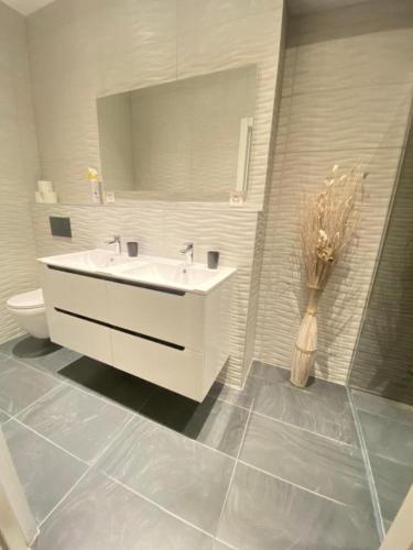 a bathroom with a white sink and a toilet at B&B Guest House Du Lac in Montreux
