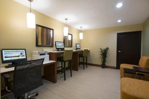 Staybridge Suites Orlando at SeaWorld by IHG - Free Breakfast & Shuttle to SeaWorld Parks photo 37