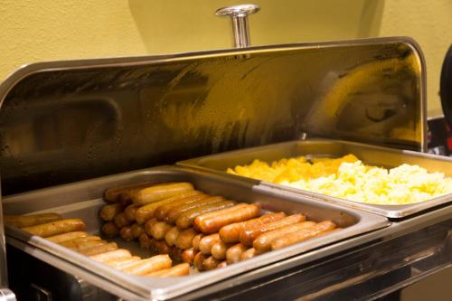 Staybridge Suites Orlando at SeaWorld by IHG - Free Breakfast & Shuttle to SeaWorld Parks photo 22