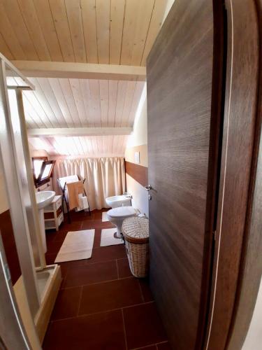 a bathroom with a toilet and two sinks in a room at Delicious Holiday Home in Trappeto