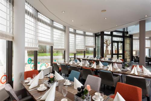Dorint Main Taunus Zentrum Frankfurt Sulzbachにあるレストランまたは飲食店