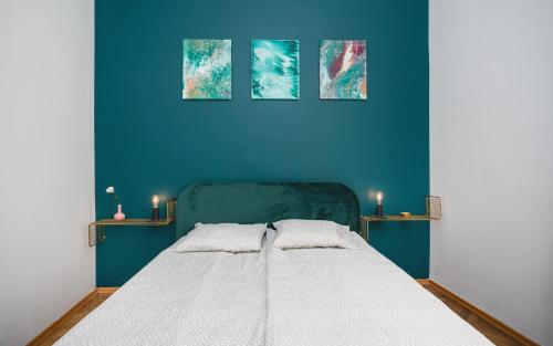 2 Bedroom Apartment Next To The Main Railway Station - by Upstairs