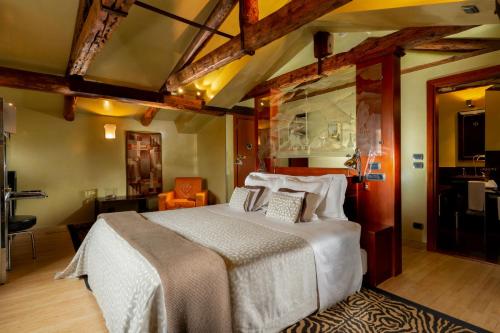 Postel nebo postele na pokoji v ubytování Ca' Pisani Hotel