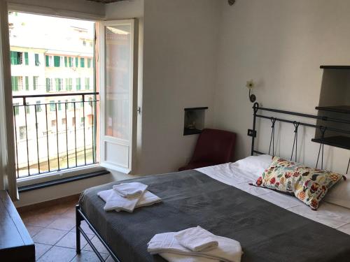 a bedroom with a bed and a large window at Candidina 2 in Vernazza
