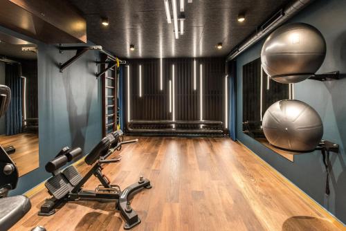 
The fitness center and/or fitness facilities at STAY Bryggen
