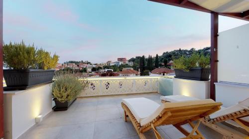 Theros Stylish Suites